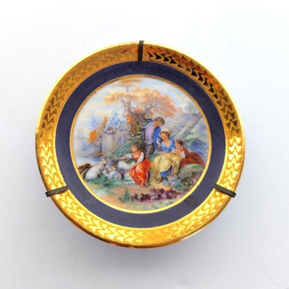 Vintage Limoges France Porcelain Romantic Small Decorative Wall Shelf Plate - Picture 1 of 5
